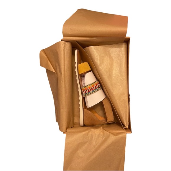 NEW IN BOX Frye and Co. Sandals - Picture 2 of 8